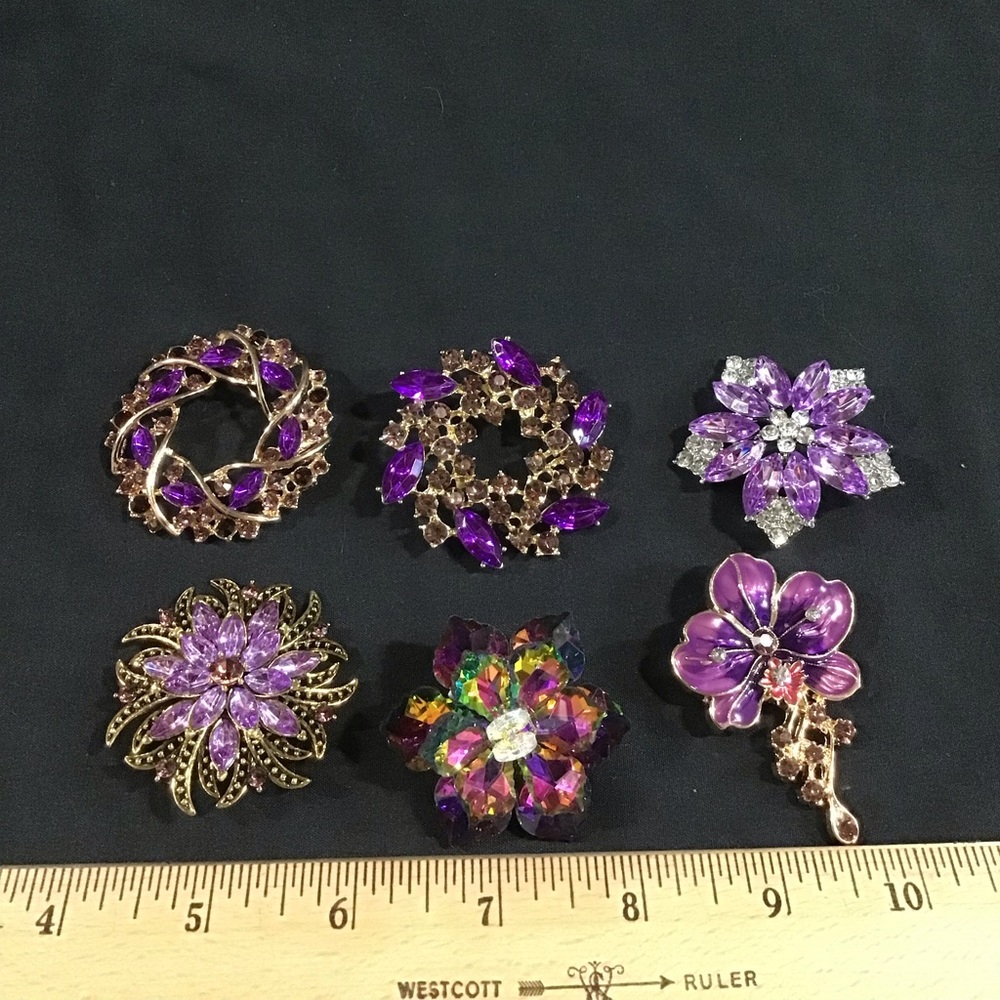 PURPLE LAVENDER LOT OF 6 RHINESTONE BROOCHES PINS NWOT